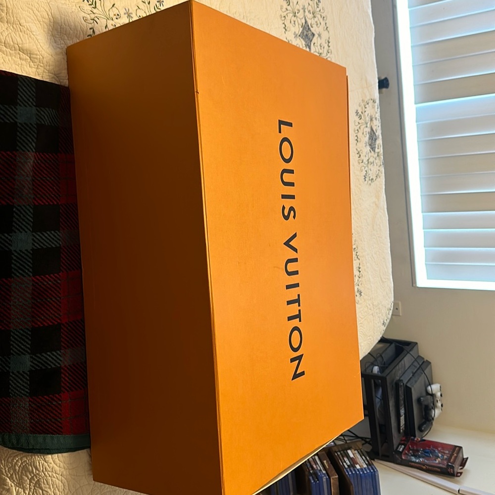 XL Louis Vuitton Box (28.5 x 19 x 10.5 inches exterior dimensions)